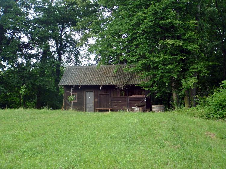 Feltűnt a földút mellett a Gesztenyeház