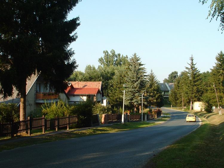 Rádiháza - A község főutcáján