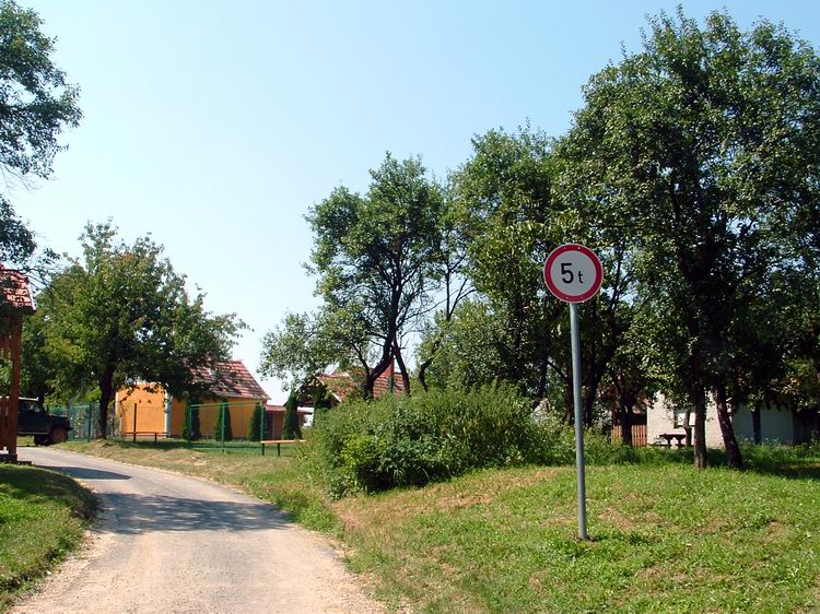 A Pató-hegy zártkertjei között vitt el az utam
