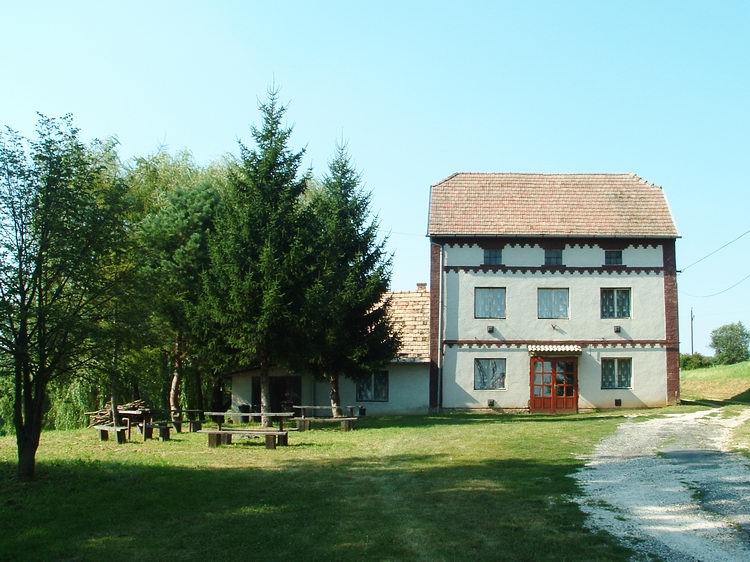 Kislengyel - A turistaház épülete