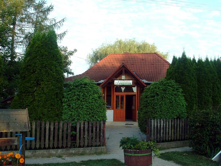 Kustánszeg - A Vénusz presszó a pecsételőhely
