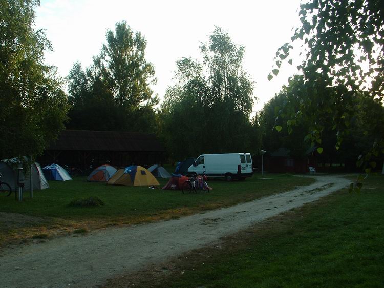 A kustánszegi kemping kora reggel