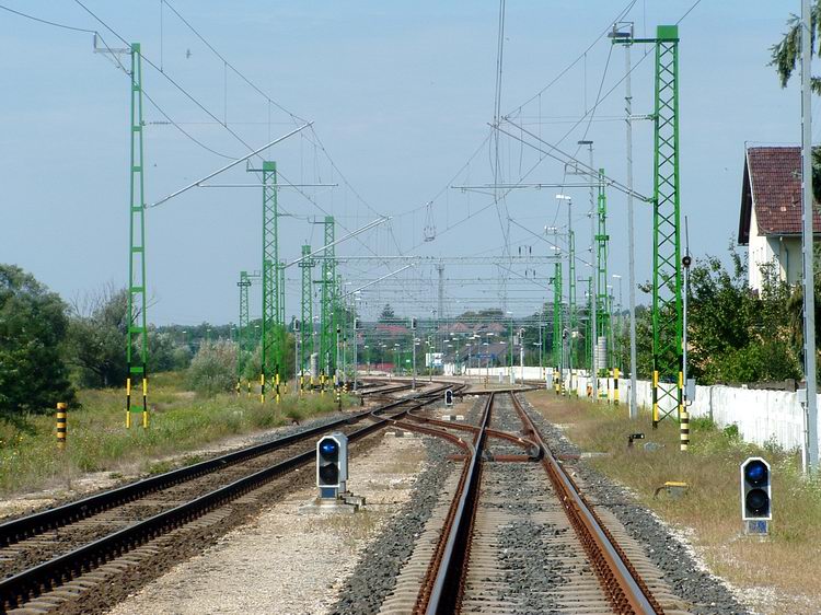 Zalalövő - Visszapillantás az állomásra a vasúti átjáróból