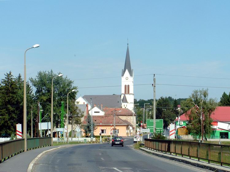 Zalalövő - Visszatekintés a központra a Zala hídjáról