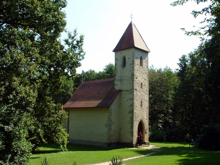 Velemér - Az Árpád-kori templom kívülről 1.