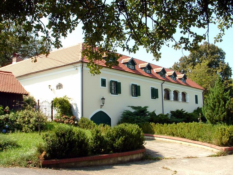 Osztrák porta Velemér faluvégén
