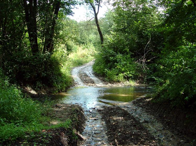 Gázló a Lugos-patakon