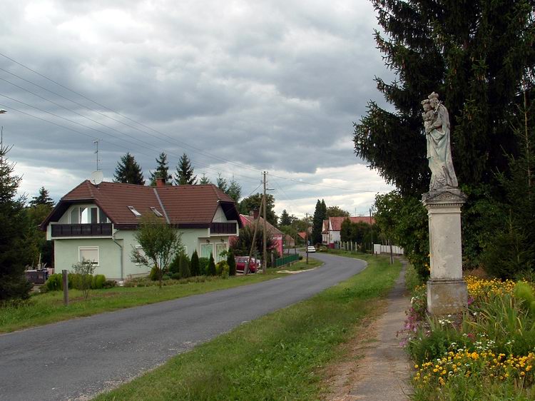 Felsőmarác főutcáján