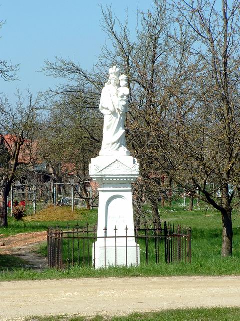 Mária-szobor Nagymizdón
