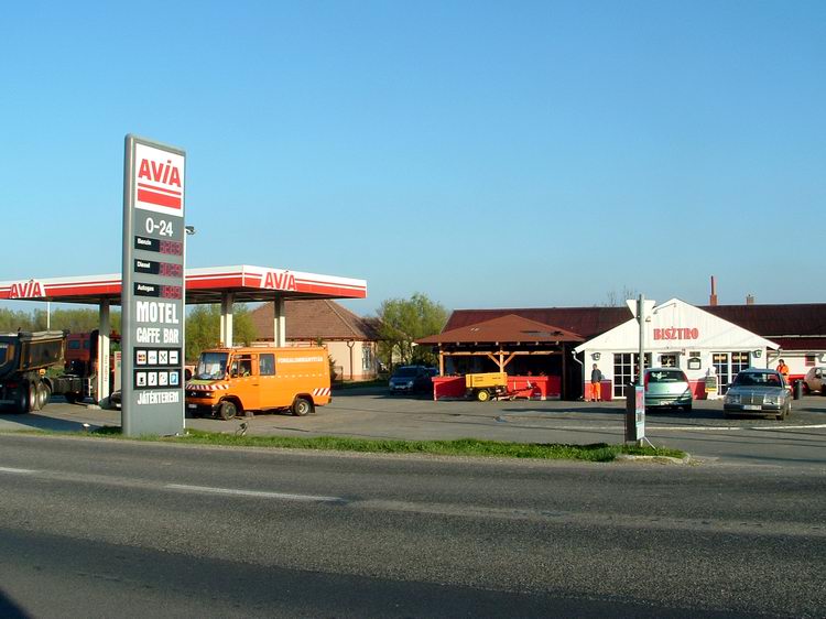 Molnaszecsőd - Az AVIA kút: itt szálltam meg