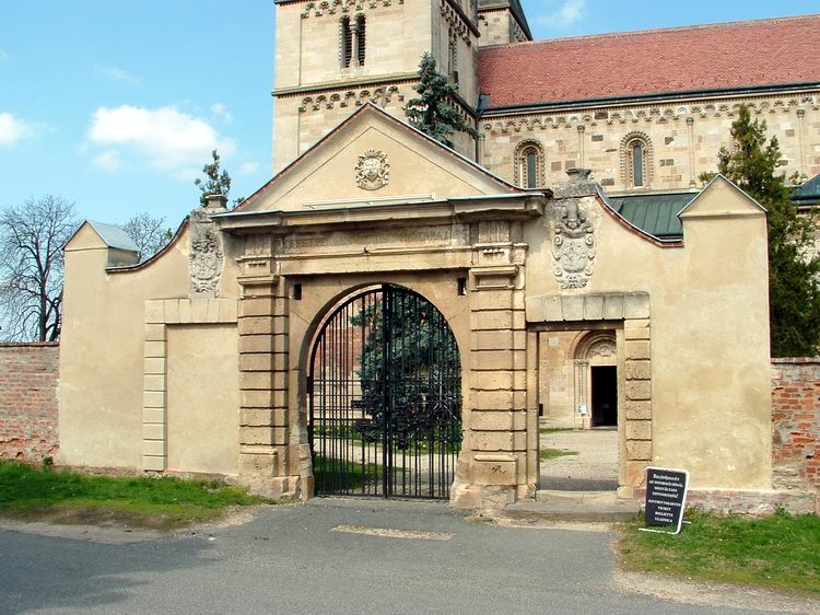 Ják - A templomkert kapuja