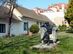 Szekszárd - Babits szobor a ház kertjében 150 kB