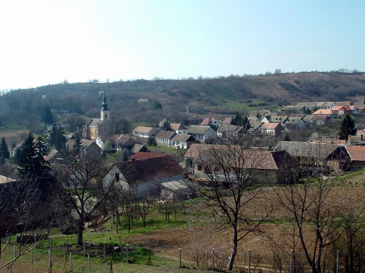 Mórágy látképe a falu feletti dombról