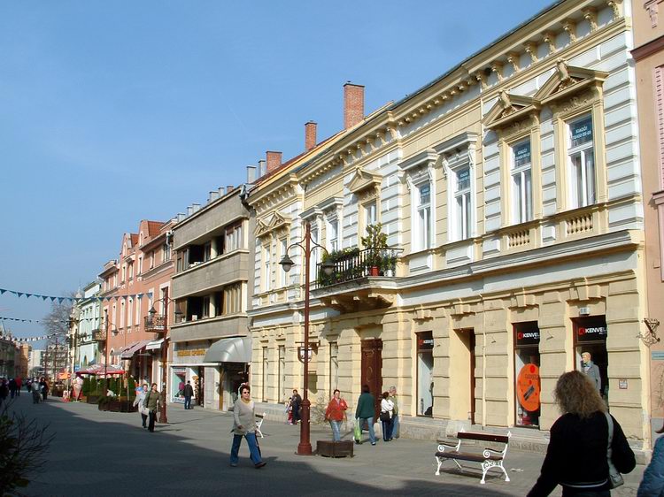 Kaposvár - Séta a szépen helyreállított Fő utcán