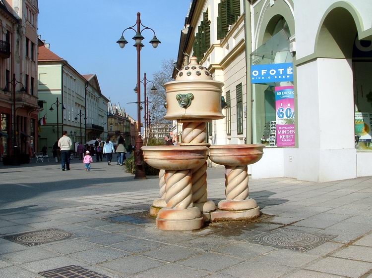 Kaposvár - Ivókút a Fő utcán