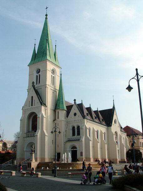 Kaposvár - A Kossuth Lajos téren áll a Nagyboldogasszony székesegyház