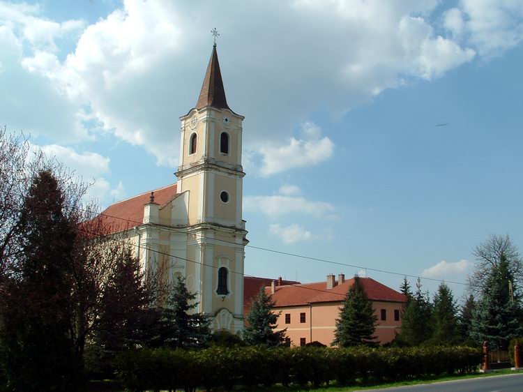 Mesztegnyő központja a templommal és a volt kolostor épületével