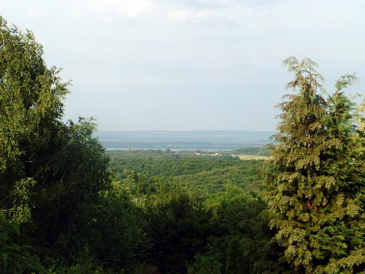 Öröm-hegy - Kilátás a kulcsosháztól a Kis-Balatonra