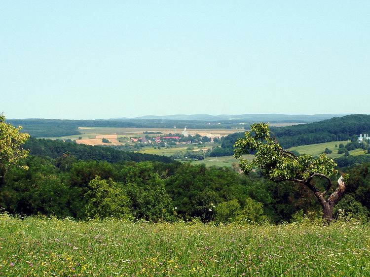 Kilátás a dombgerincről Tófej felé