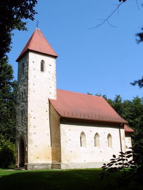 Velemér - Az Árpád-kori templom kívülről...