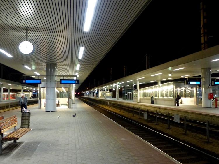 A Kelenföldi pályaudvar szépen felújított peronján vártam meg az érkező Inercityt