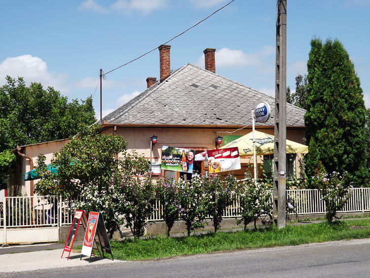 Kaposmérő, Kis Kulacs presszó. A túra vége.