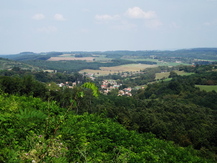 Kilátás a dombokról Bakócára