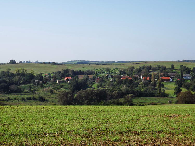 Karácodfa látképe a kaszálókról