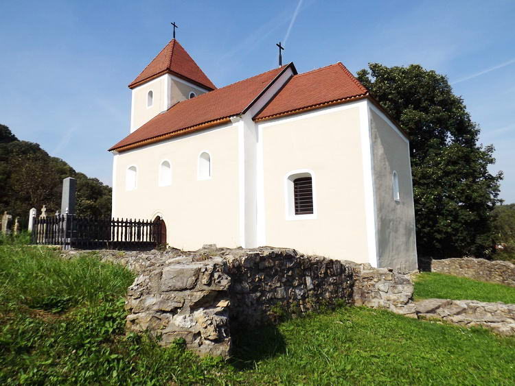 Árpád-kori templom Mecseknádasd határában