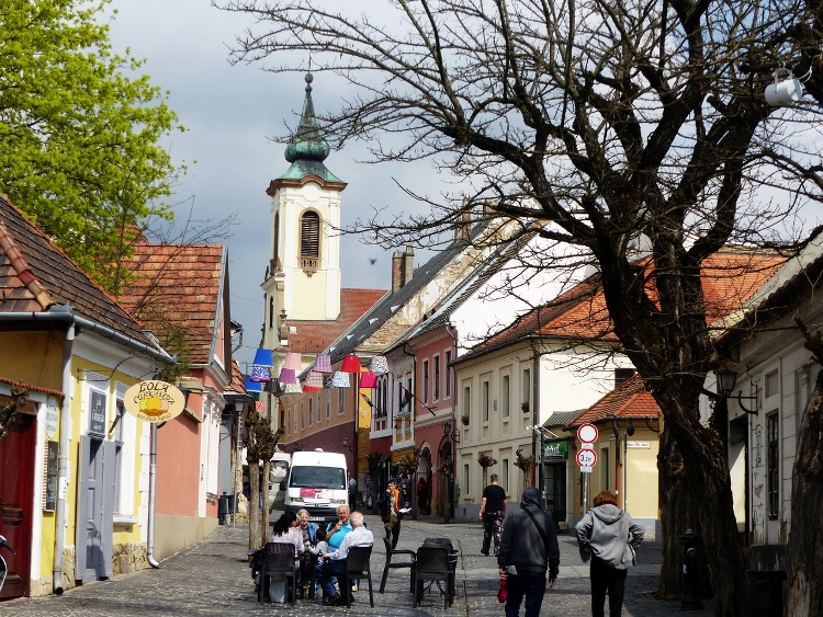 Szentendre óvárosának sétálóutcáján