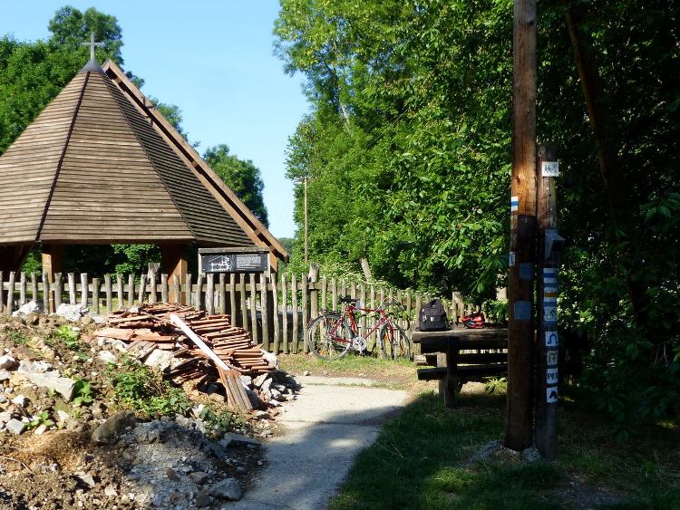 Országos Kéktúra pecsételőhely a klastrompusztai romok mellett