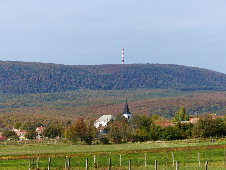 Visszatekintés a Gerecse-hegyre Héreg határából