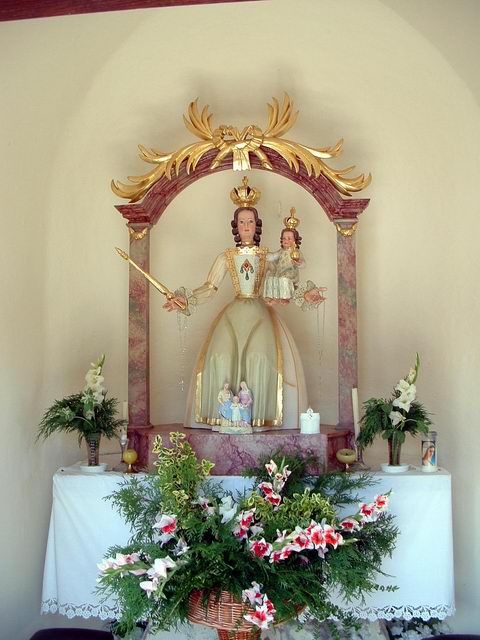 Mária szobor a kápolnában