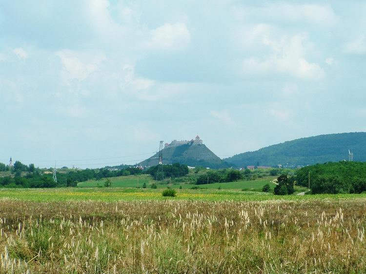 Visszatekintés a mezőről Sümeg várára