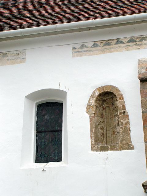 Zalaszántó - A templom egyik feltárt román kori ablakszeme
