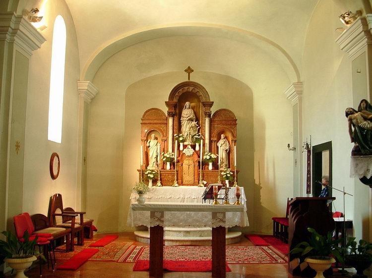 Rezi - A római katolikus templom belülről