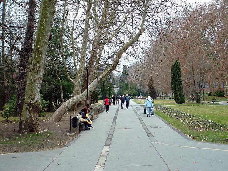 Hévíz - A Tófürdő melletti parkon vezet keresztül a kéktúra