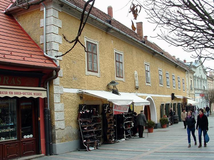 Keszthely - A sétálóutcán áll a Pethő- vagy Goldmark ház