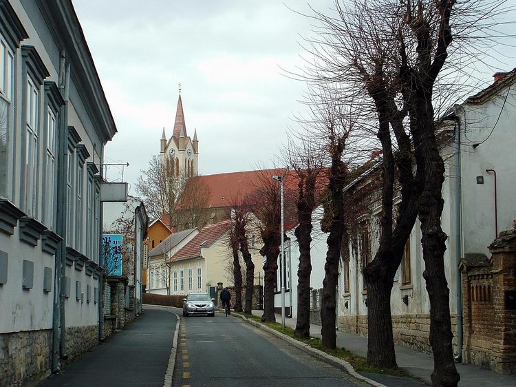 Keszthely - Zegzugos utcákon vezet a kéktúra