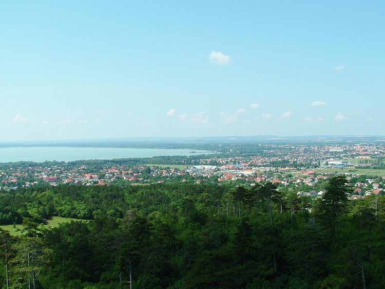 Keszthely panorámája a kilátóból