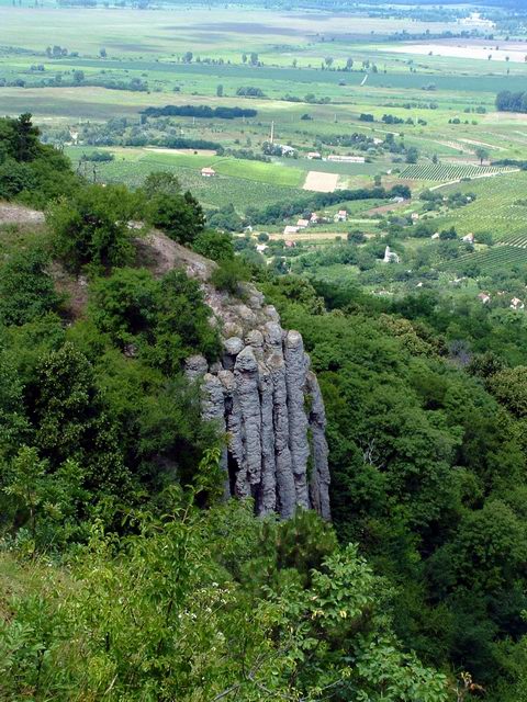 The Basalt Orgel taken from the plateau of the Szent György-hegy