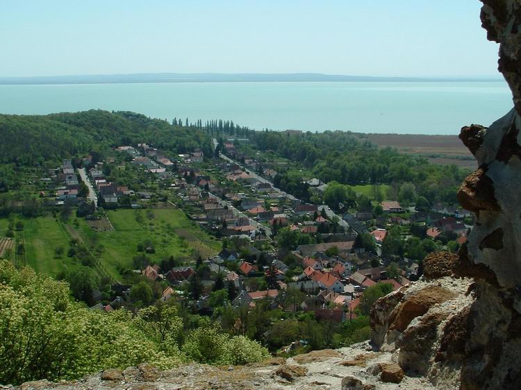 Szigliget - Letekintés a falura a várból