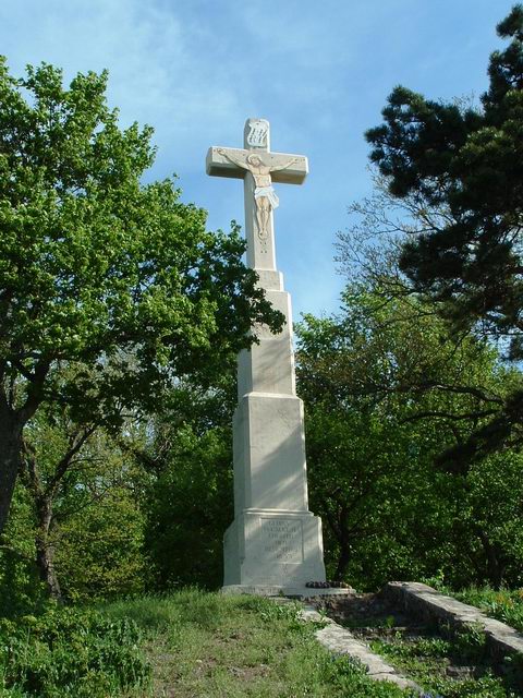 The Ranolder Cross stands on the rim of the Badacsony