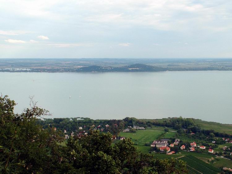 Badacsony - Kilátás a Ranolder kereszttől a Balatonra