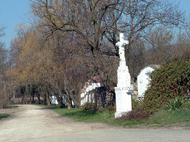 Kálvária és kőfeszület Szentbékkálla határában