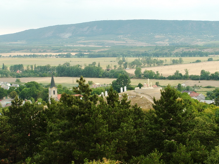 Bodajk - A kőfejtőtől a Kálvária is látható