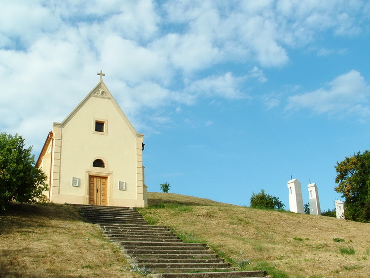 Bodajk - Kápolna a Kálvária tövében