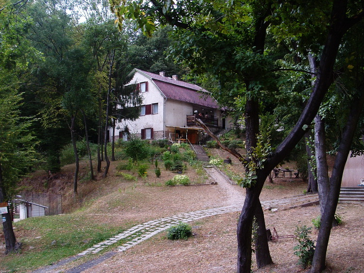 A Csákányospusztai turistaház 2.