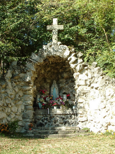 Péliföldszentkereszt - Lourdesi barlang a Szent-kút mellett