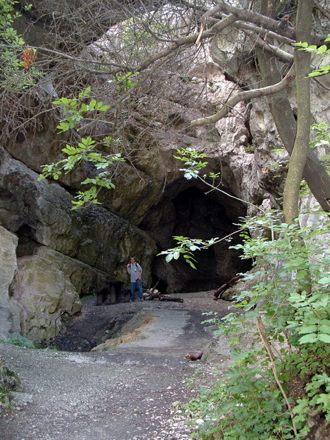 A Jankovich-barlang bejárata az Öreg-kő oldalában